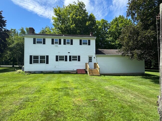 Building Photo - 408 Hut Hill Rd