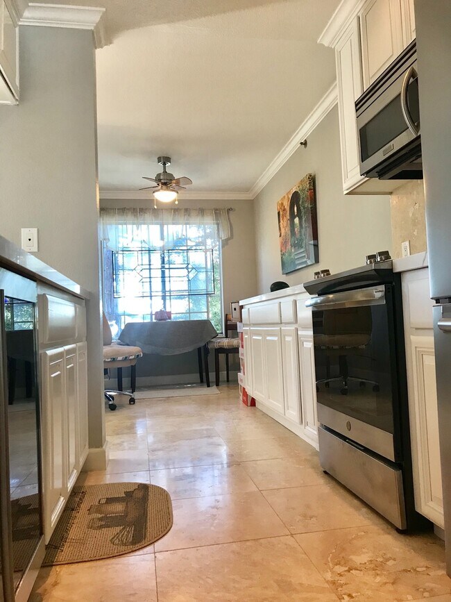 Building Photo - Beautiful View!! 2 Bed/2 Bath Condo, Hayward