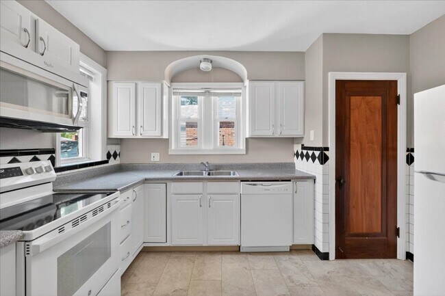 Building Photo - Bagels for Nagel