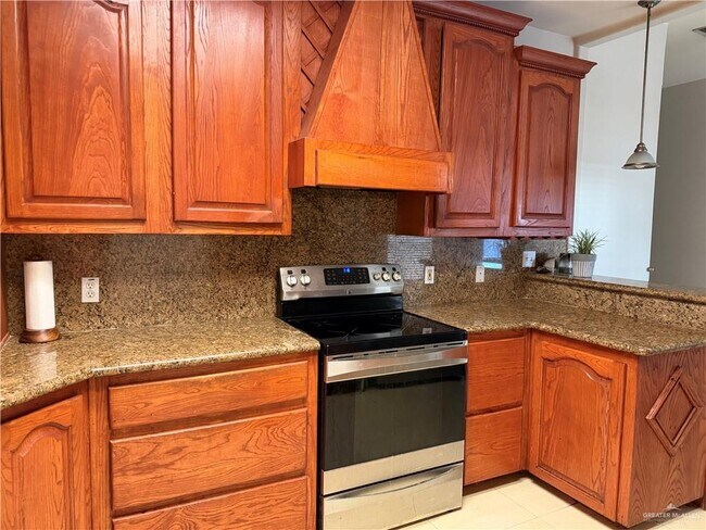 Building Photo - 8 Frio Dr