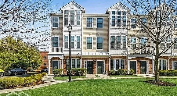 Building Photo - 834A S Warren St