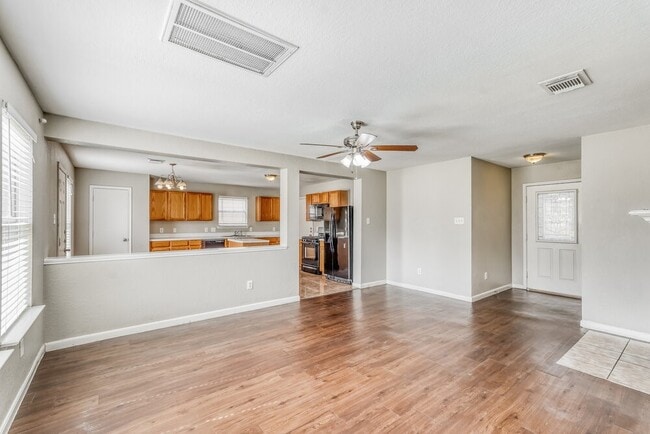 Building Photo - 8010 Suffield Glen Ln