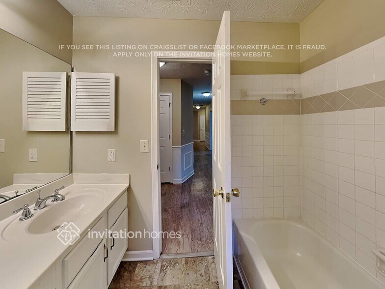 Building Photo - 3508 Tiffany Dr SE