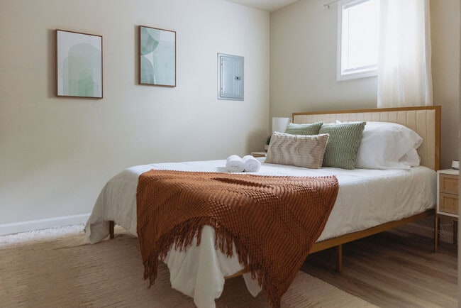 Building Photo - 308 Lamont St