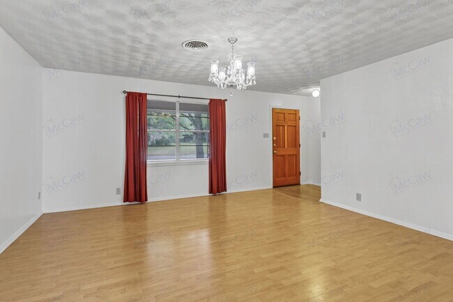 Building Photo - 1618 University Dr