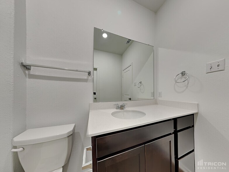 Building Photo - 108 Mica Trl