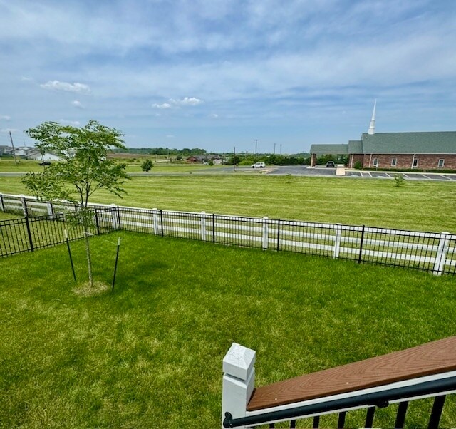 Building Photo - Large 4 Bedroom with Finished Basement - L...