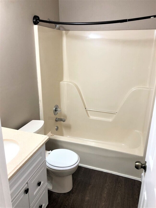 Building Photo - For Rent – 1203 Golfcourse Drive, Jonesboro, AR 72404