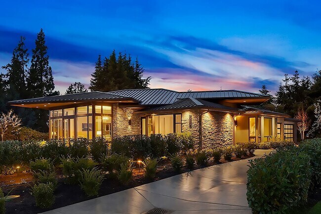 Primary Photo - 6Bd/6.5Ba Clyde Hill House