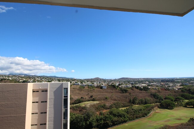 Building Photo - Remodeled TOP FLOOR CORNER UNIT!