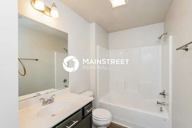 Building Photo - 4 Bedroom Pet-Friendly Home in POWELL, TN with Main Street Renewal