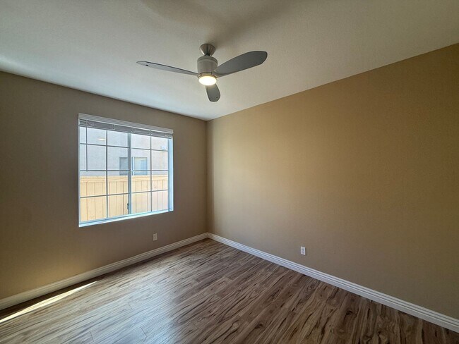Building Photo - Spacious 3BR/2.5BA Home with Gated Communi...