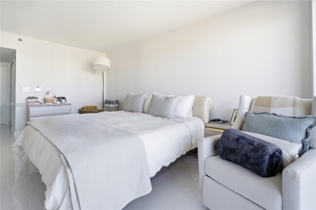 Building Photo - 1000 W Island Blvd