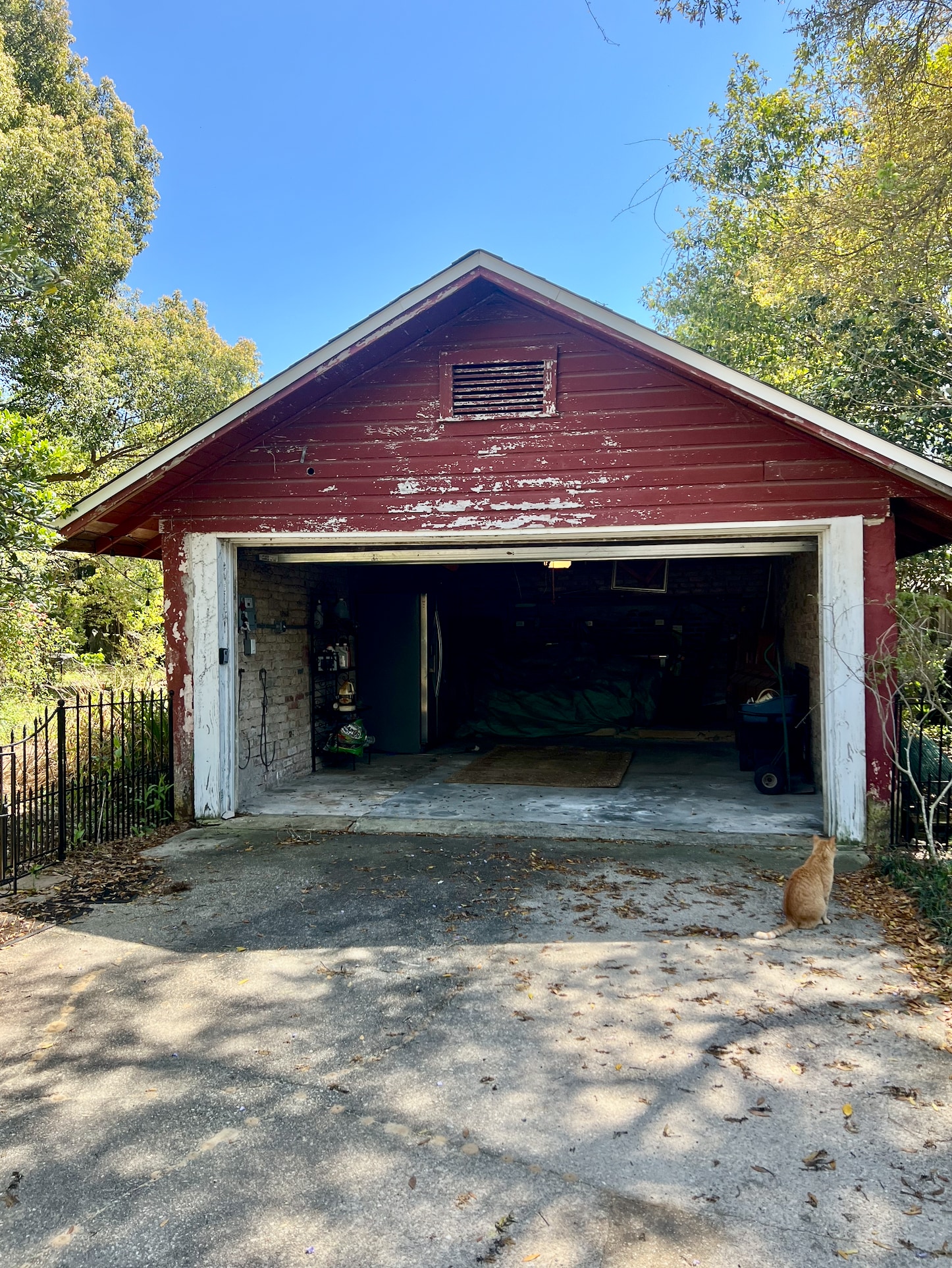Garage - 211 W Mallory St