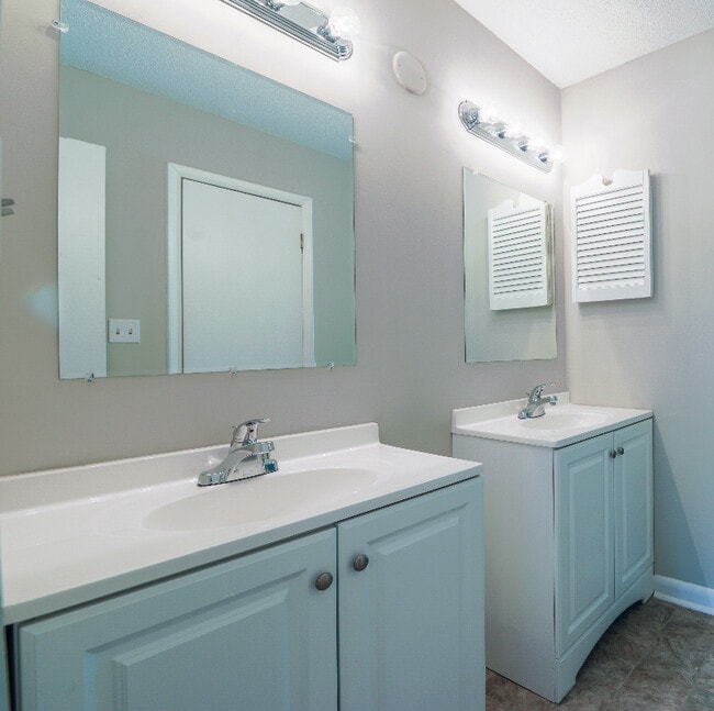 Building Photo - 7117 Tollhouse Dr