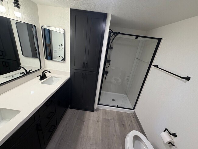 Building Photo - 7330 Stratford Pl