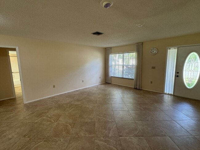 Building Photo - 3966 Oakhurst Blvd