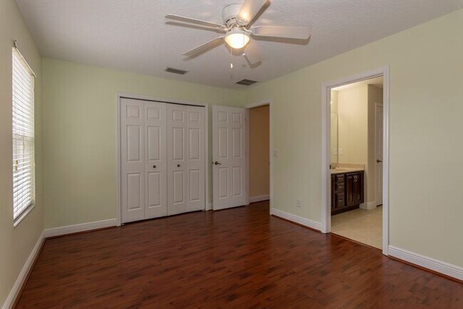 Building Photo - BEAUTIFUL 5 Bedroom/4 Bath Home Located in...