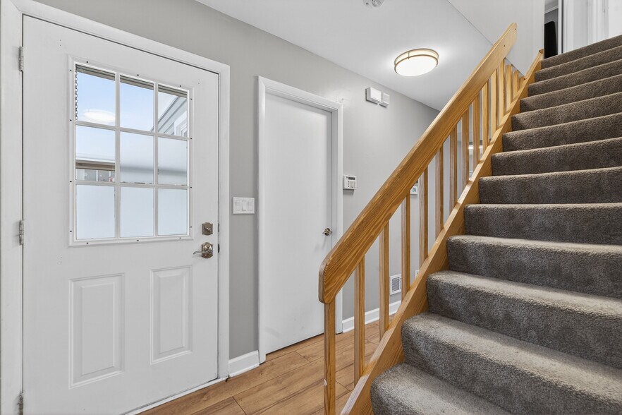 Building Photo - 1391 Sherwood Ct