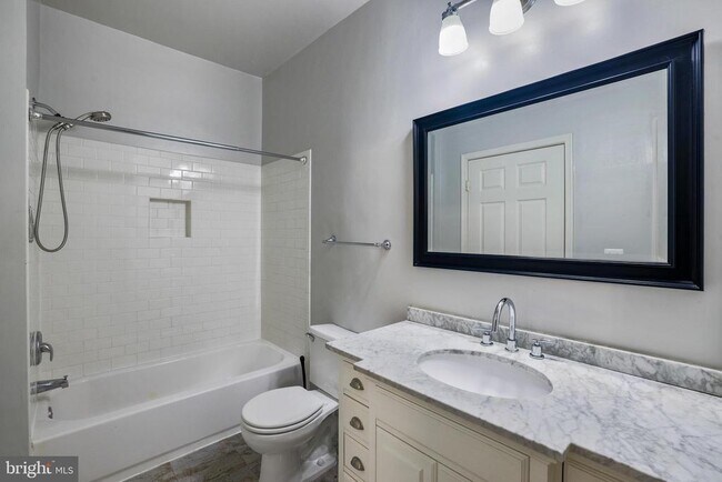 Building Photo - 1708 Lake Shore Crest Dr