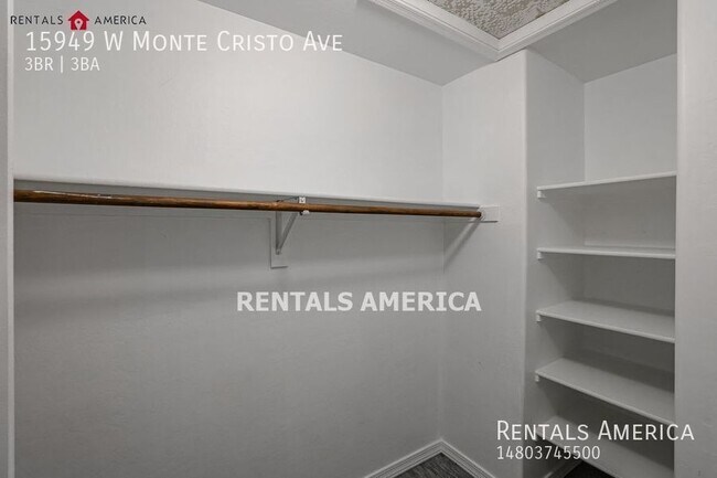 Building Photo - Corner lot with RV gate!