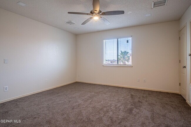 Building Photo - 7041 Falling Leaf Cir