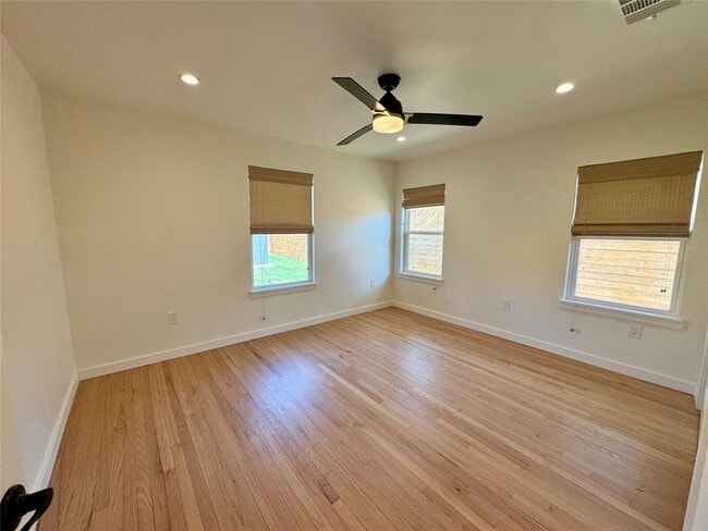 Building Photo - 1304 Hillcrest Dr