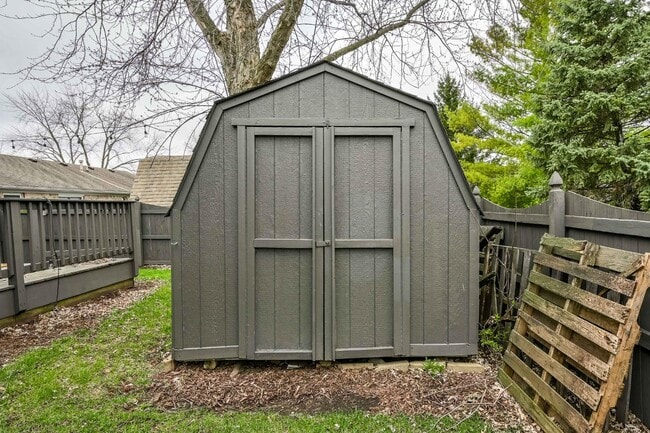 Building Photo - 1108 Redwood Dr