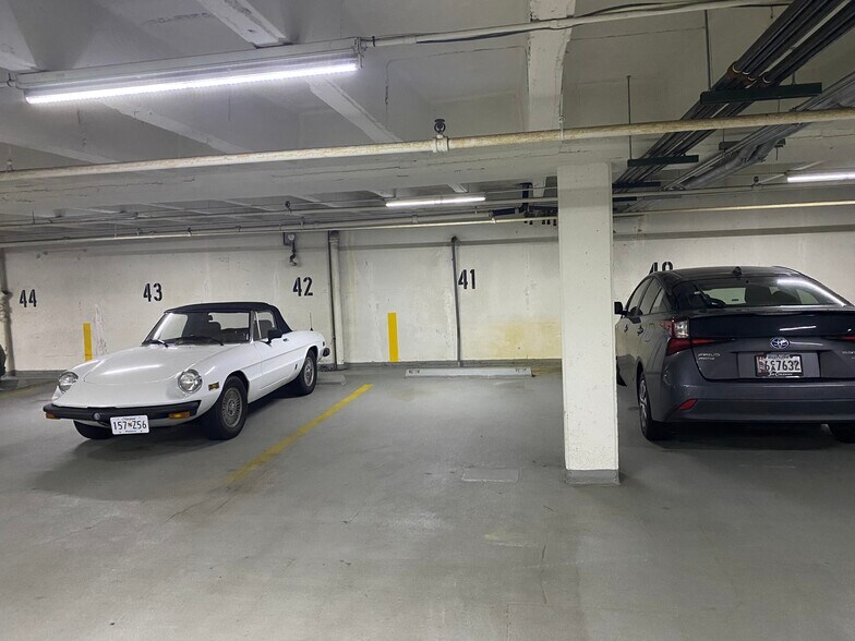 Building Photo - 10201 Grosvenor Pl