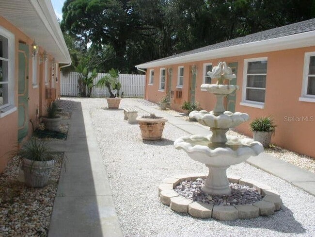 Primary Photo - 214 Colonia Ln E