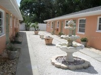 Building Photo - 214 Colonia Ln E