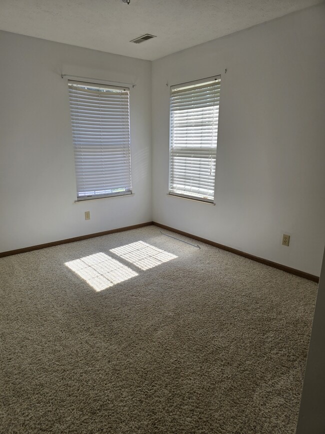 Building Photo - 533 E Main St