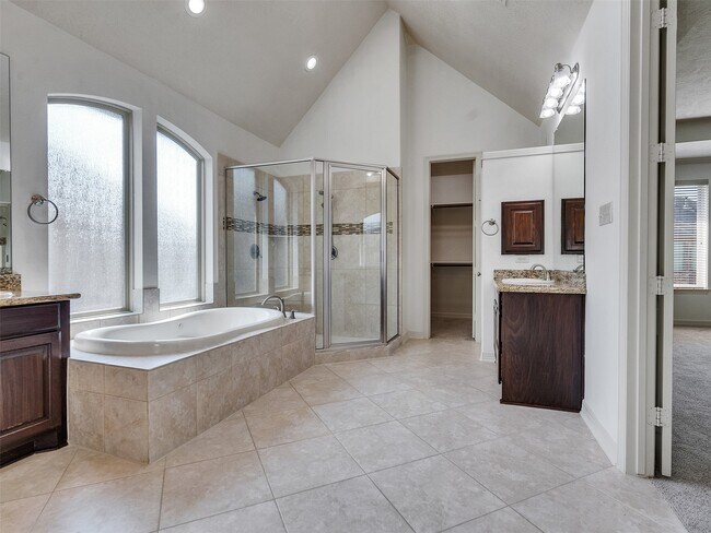 Building Photo - 28003 Iberville Glen Dr