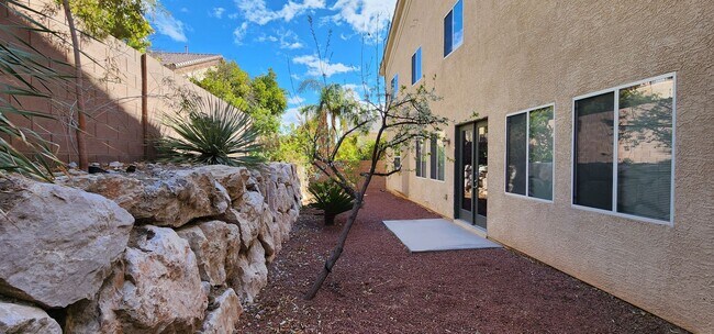 Building Photo - Spacious 5-Bedroom Home in Gated Las Vegas Community