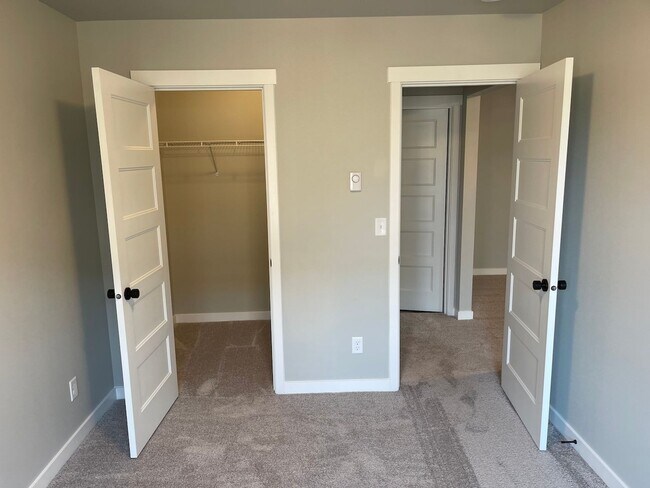 Building Photo - Beautiful New 5BD/4BTH Bella Cresta Home f...