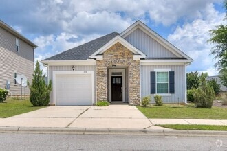 Building Photo - 3 Bedroom 2 Bath in Canterbury Farms