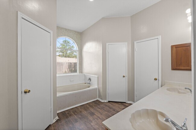 Building Photo - 3651 Woodlace Dr