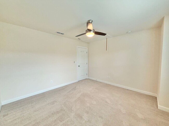 Building Photo - Beautiful 4BD, 3BA House with Bonus Family Room, Large Fenced Backyard, and Finished 2-Car Garage...