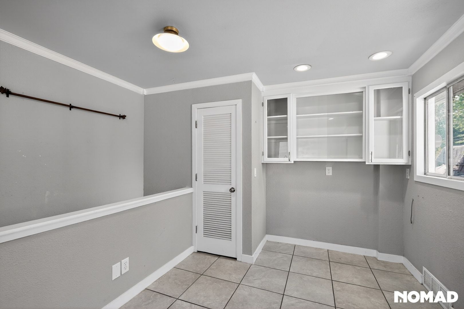 Building Photo - 1137 Pando Ave