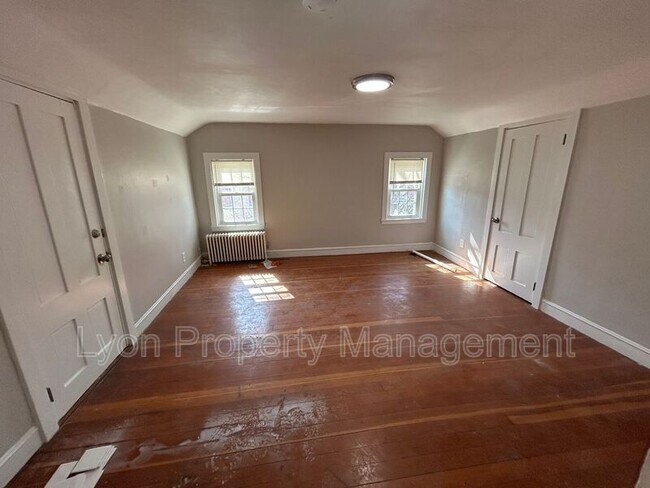 Building Photo - 44 7th St