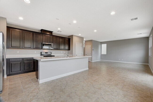 Building Photo - Stylish 3-Bedroom Home with Upgraded Kitch...
