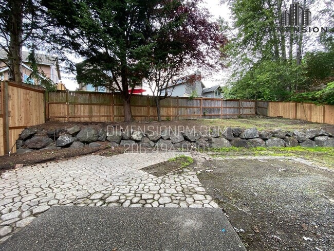 Building Photo - Stylishly Renovated Home with Private Back...