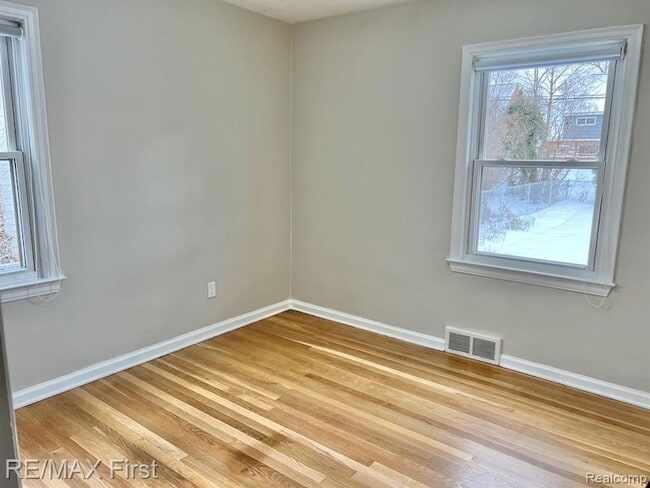 Building Photo - 4516 Robinwood Ave