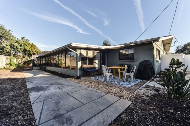 Building Photo - Vacation Rental Amazing Pet Friendly 3 Bed House with a Heated Pool