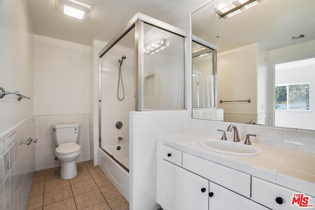 Building Photo - 3328 Oakhurst Ave