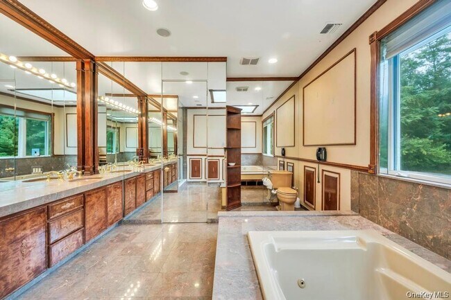 Building Photo - 25 Wildwood Dr