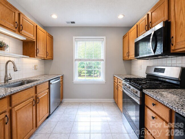 Building Photo - 2022 Glouchester Cir
