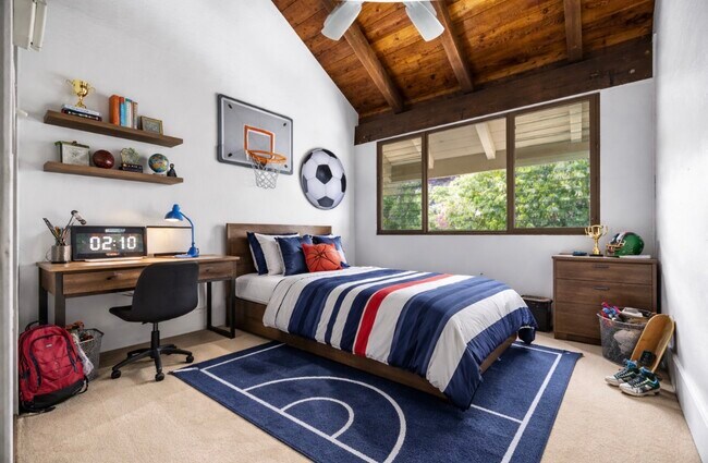 Building Photo - 370 Kawaihae St