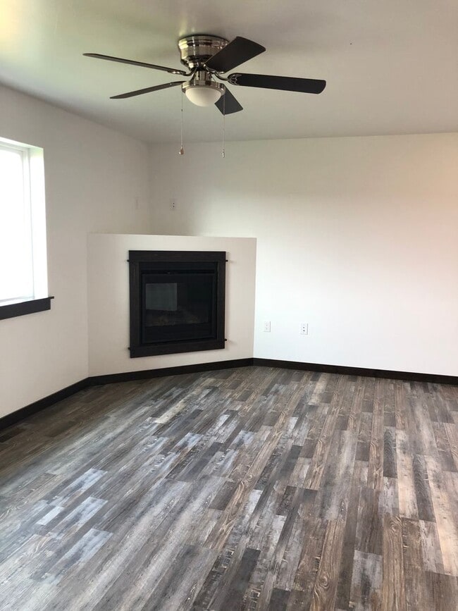 Building Photo - 3 Bedroom 2 1/2 Bathroom Townhouse- NEWLY BUILT-