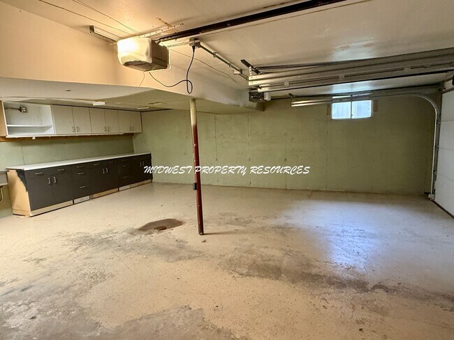 Building Photo - 212 SE Moreland School Rd